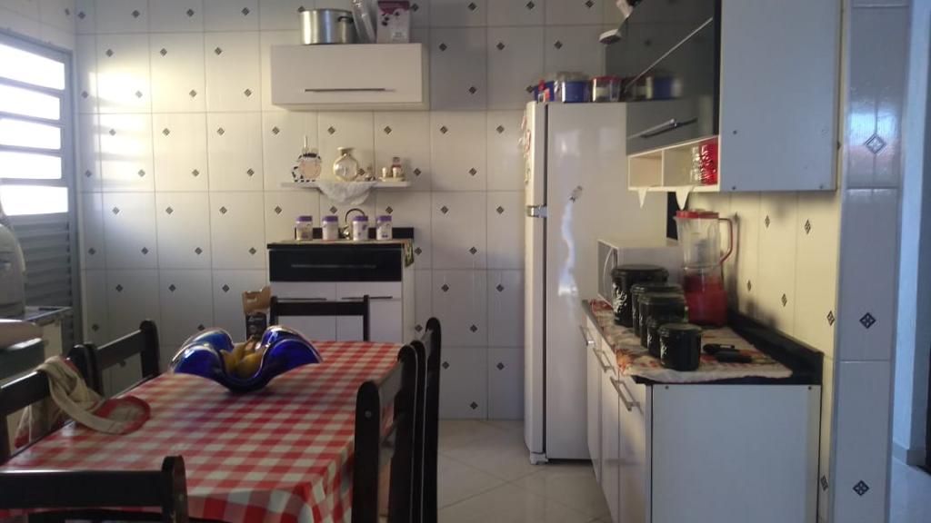 Casa com edícula em biritiba mirim