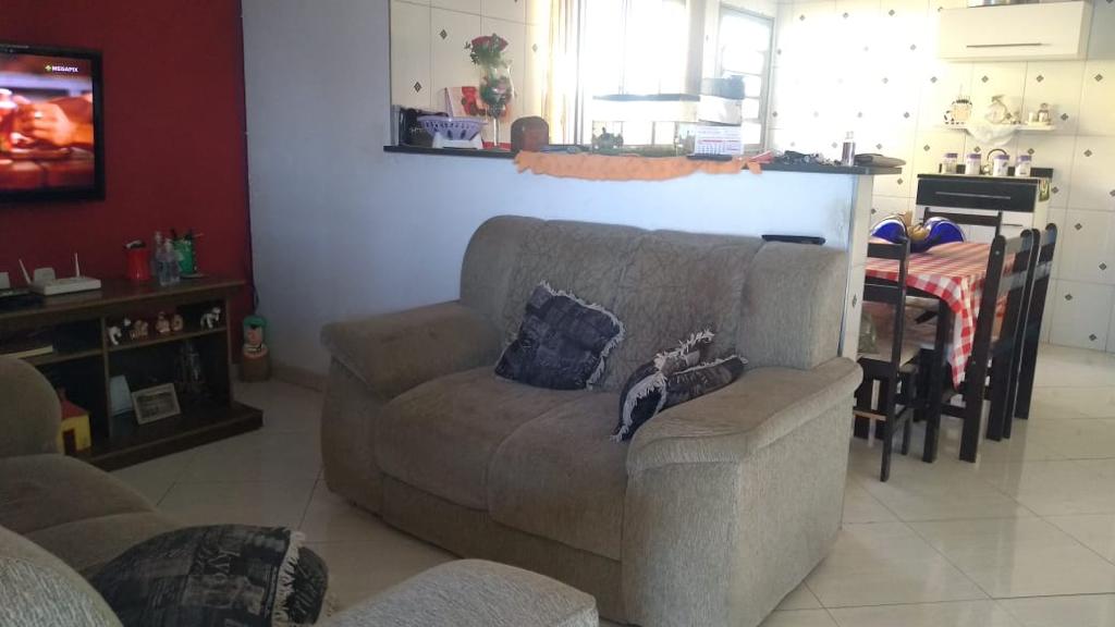 Casa com edícula em biritiba mirim