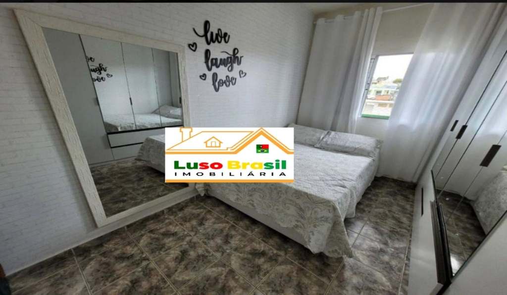 Prédio de 495 m²com 2 pontos comerciais + 2 casas de 3 dormitórios