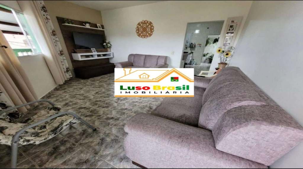 Prédio de 495 m²com 2 pontos comerciais + 2 casas de 3 dormitórios