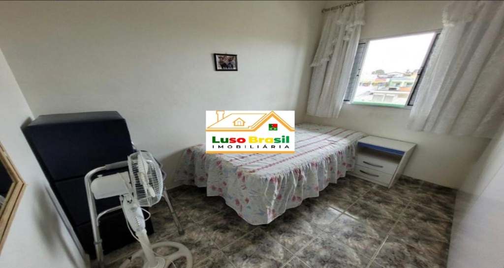 Prédio de 495 m²com 2 pontos comerciais + 2 casas de 3 dormitórios