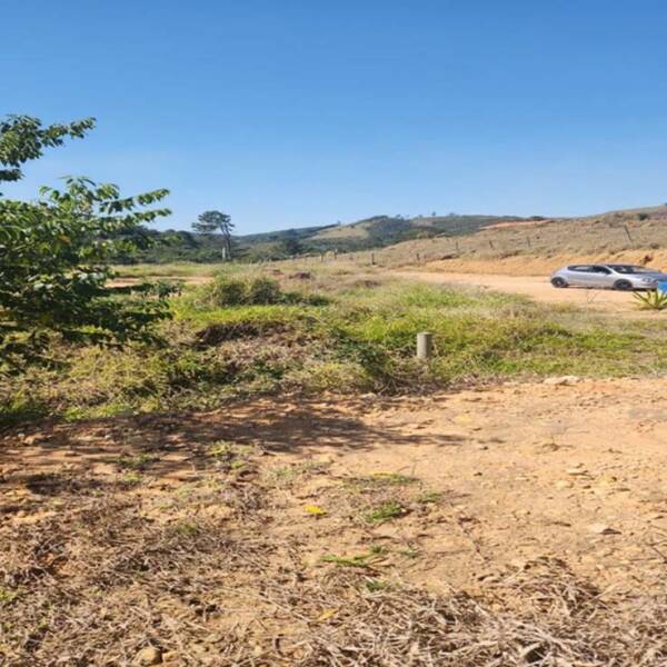 Terreno 4000 m² ao lado da rodovia, apenas 369 mil