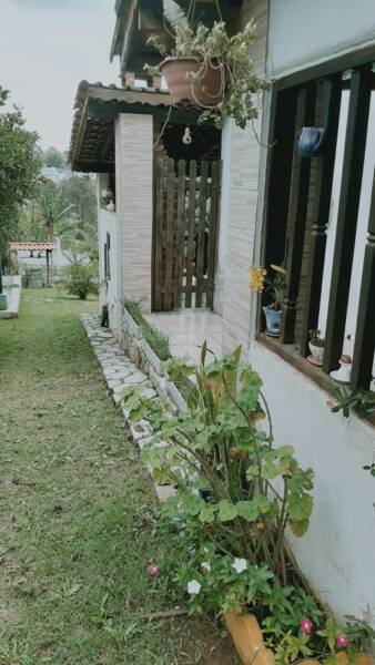 Vende-se chácara estilo rústico em biritiba mirim, 1000 m² apenas 600 mil