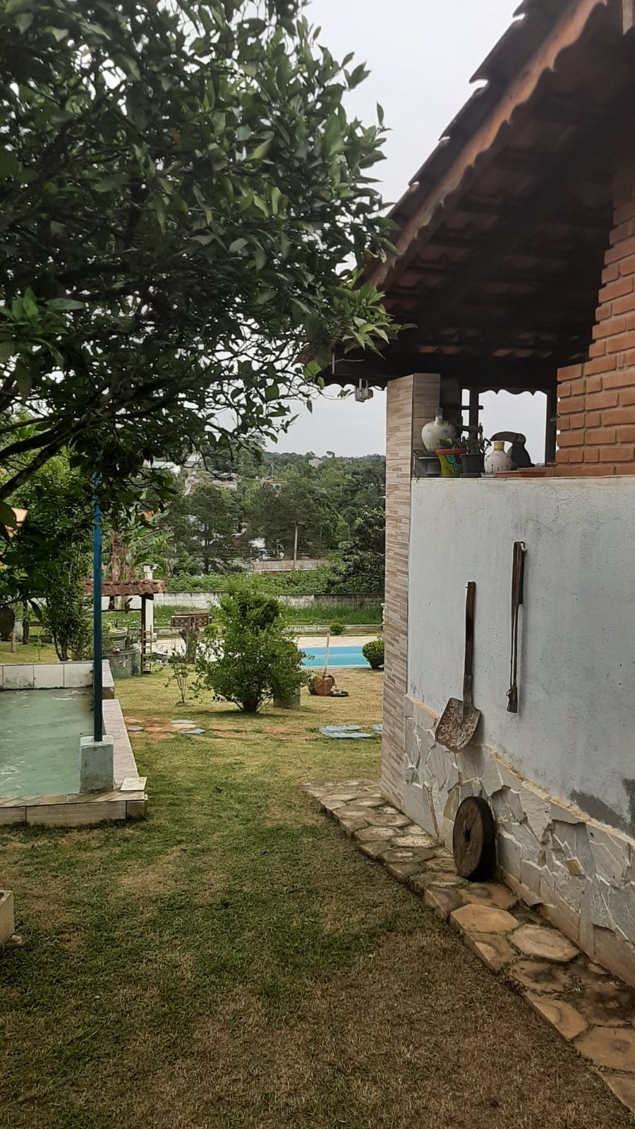 Vende-se chácara estilo rústico em biritiba mirim, 1000 m² apenas 600 mil