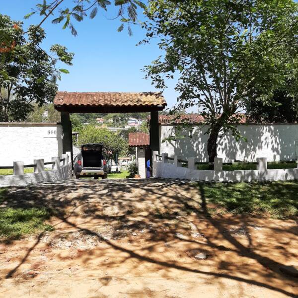 Vende-se chácara estilo rústico em biritiba mirim, 1000 m² apenas 600 mil