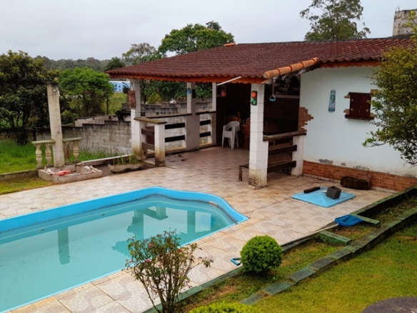 Chácara encantadora com piscina um refúgio e paraíso a 1h de sp