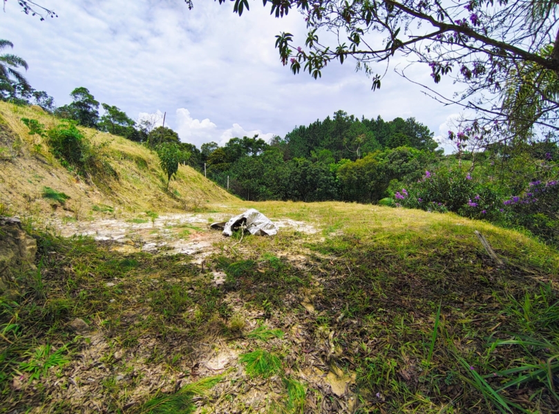 🌄 terreno com vista e platÔ! natureza + praticidade a 8min do centro - biritiba mirim