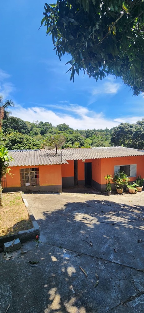 Chácara pé no asfalto biritiba mirim 6 dormitórios apenas 430 mil