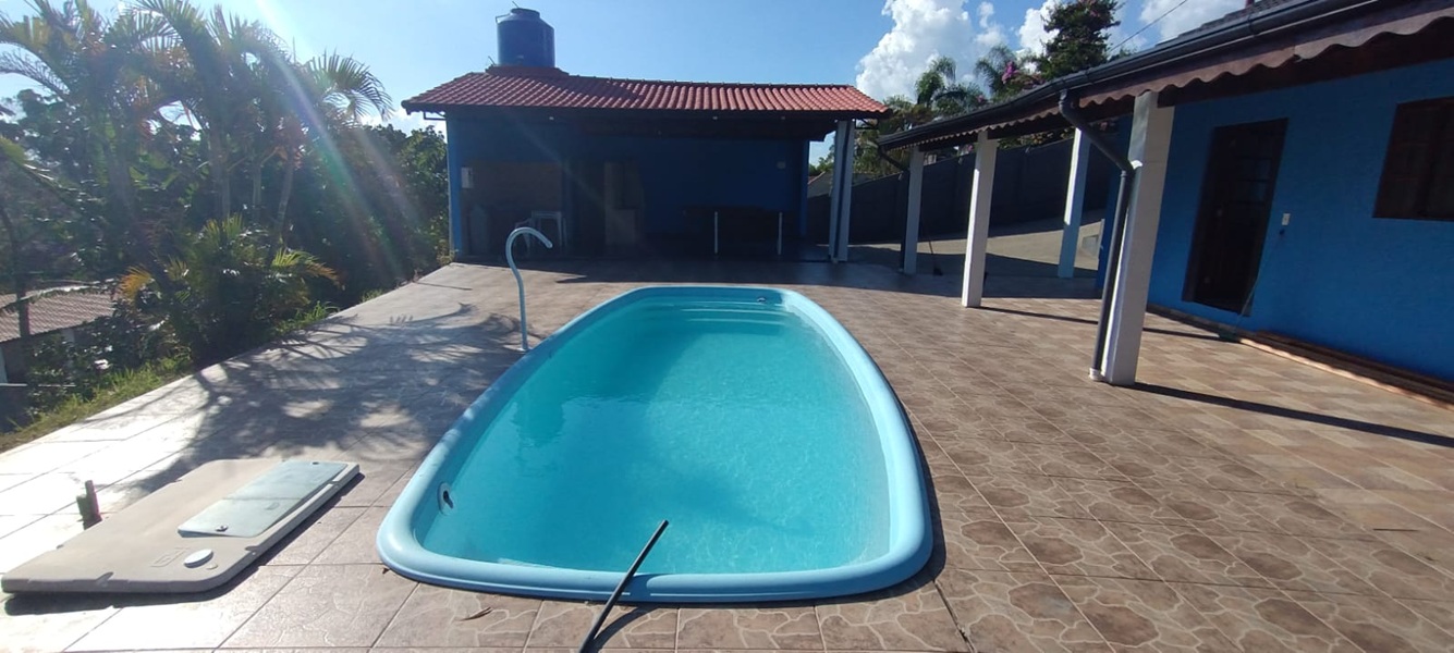 Linda chácara com piscina a apenas 3,5 km do centro