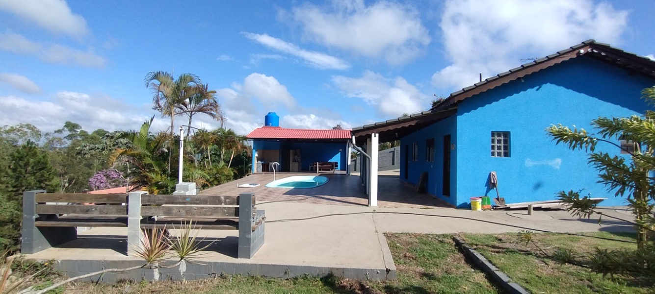 Linda chácara com piscina a apenas 3,5 km do centro