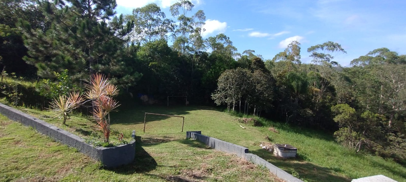 Linda chácara com piscina a apenas 3,5 km do centro