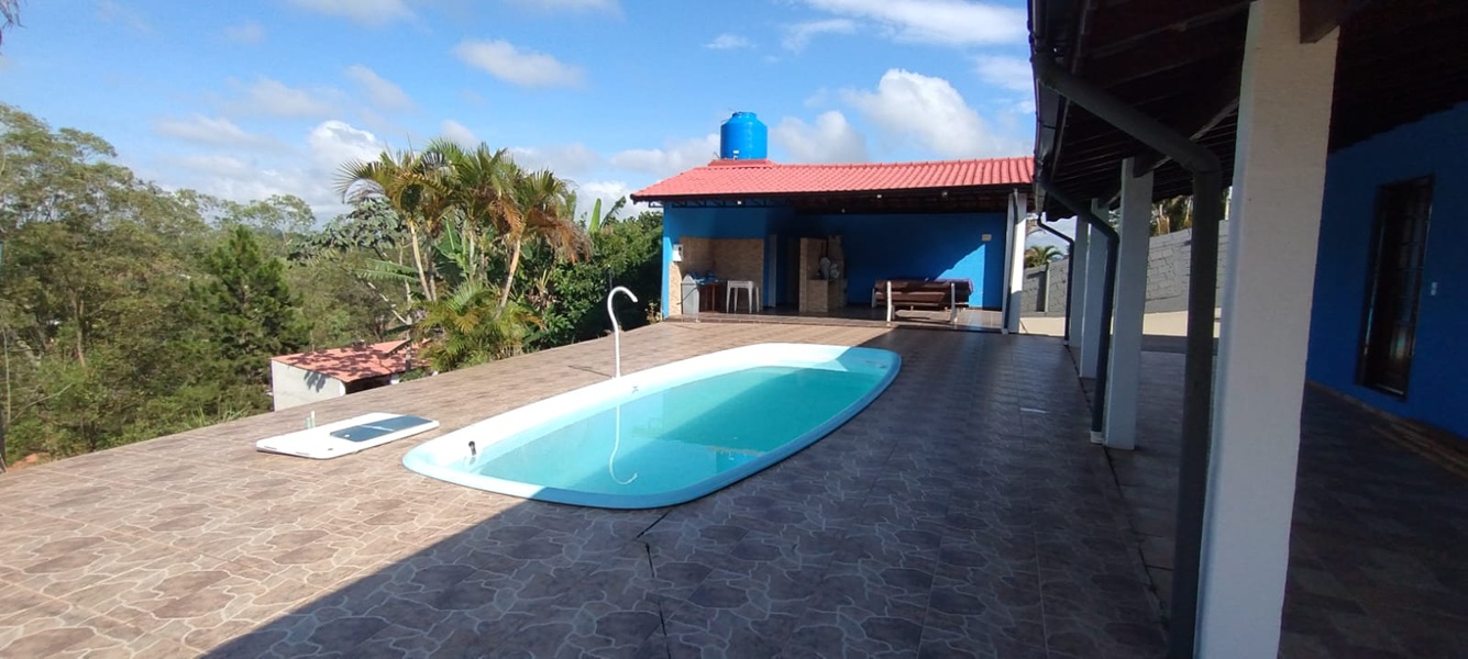 Linda chácara com piscina a apenas 3,5 km do centro
