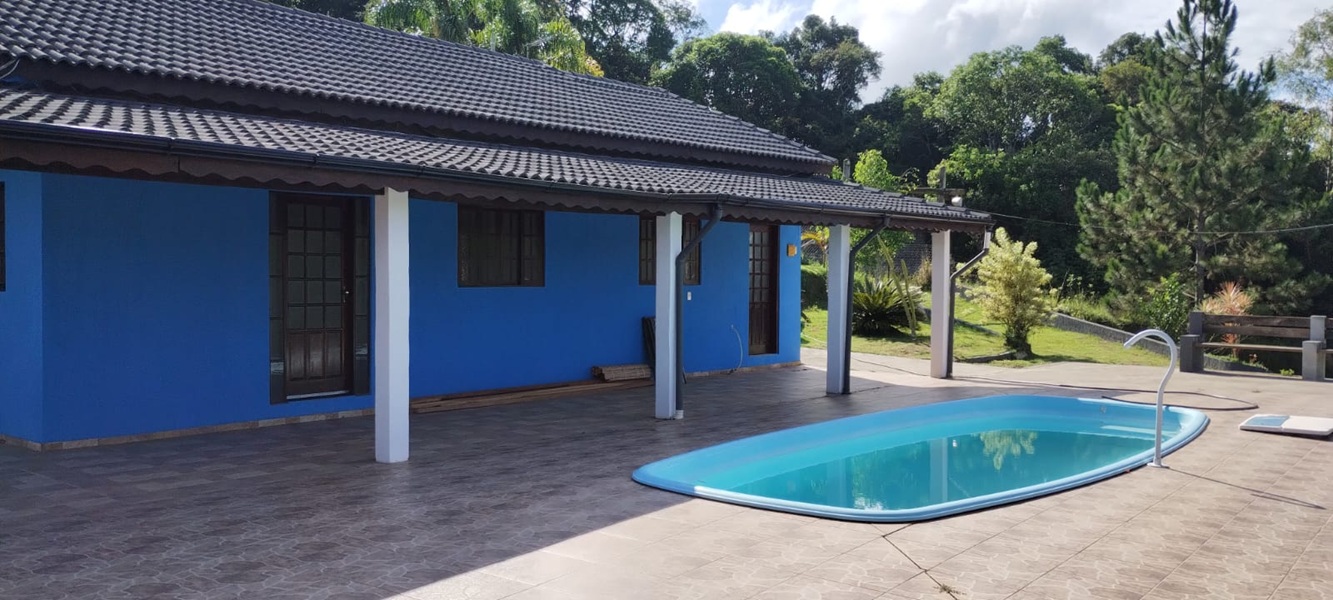 Linda chácara com piscina a apenas 3,5 km do centro