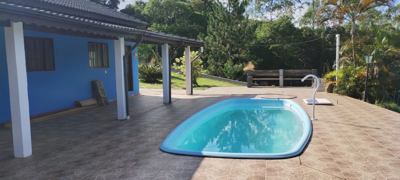 Linda chácara com piscina a apenas 3,5 km do centro