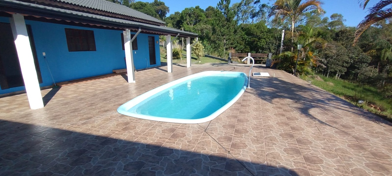 Linda chácara com piscina a apenas 3,5 km do centro