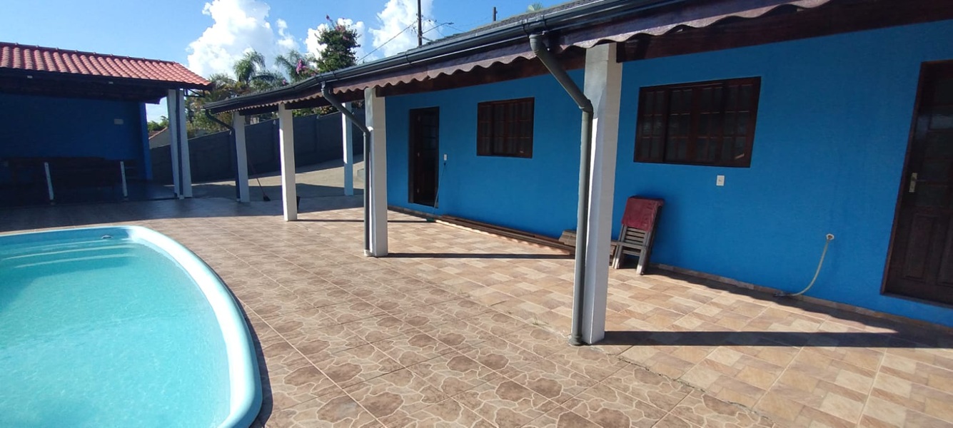 Linda chácara com piscina a apenas 3,5 km do centro