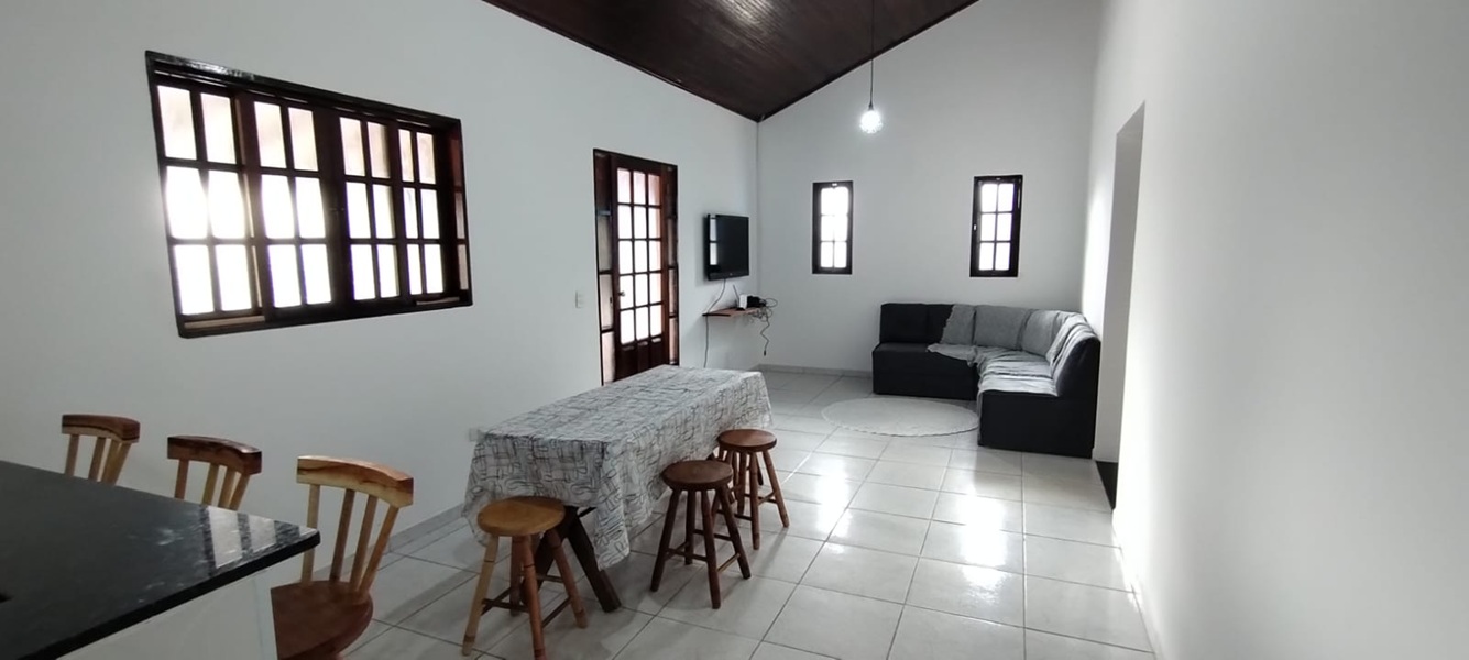 Linda chácara com piscina a apenas 3,5 km do centro