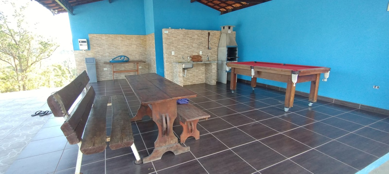 Linda chácara com piscina a apenas 3,5 km do centro