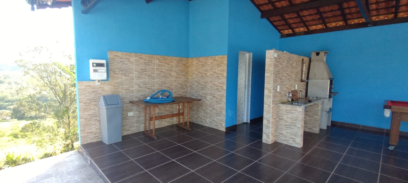 Linda chácara com piscina a apenas 3,5 km do centro