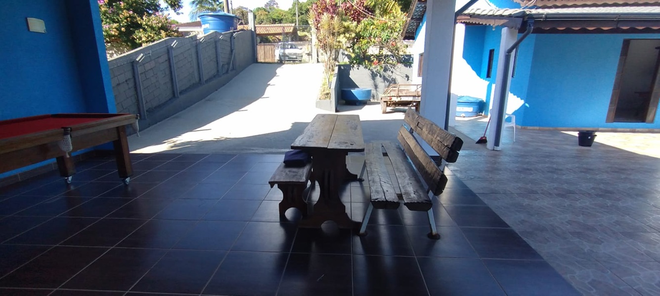 Linda chácara com piscina a apenas 3,5 km do centro