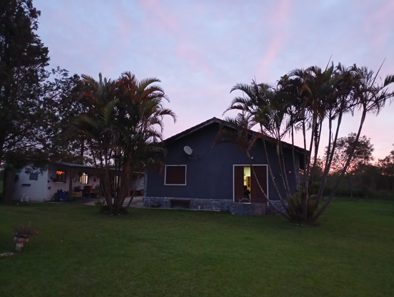 Chácara para alugar em taiaçupeba – fundo para represa