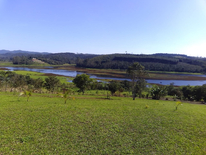 Chácara para alugar em taiaçupeba – fundo para represa