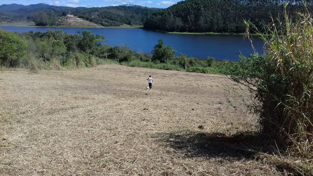 Chácara para alugar em taiaçupeba – fundo para represa
