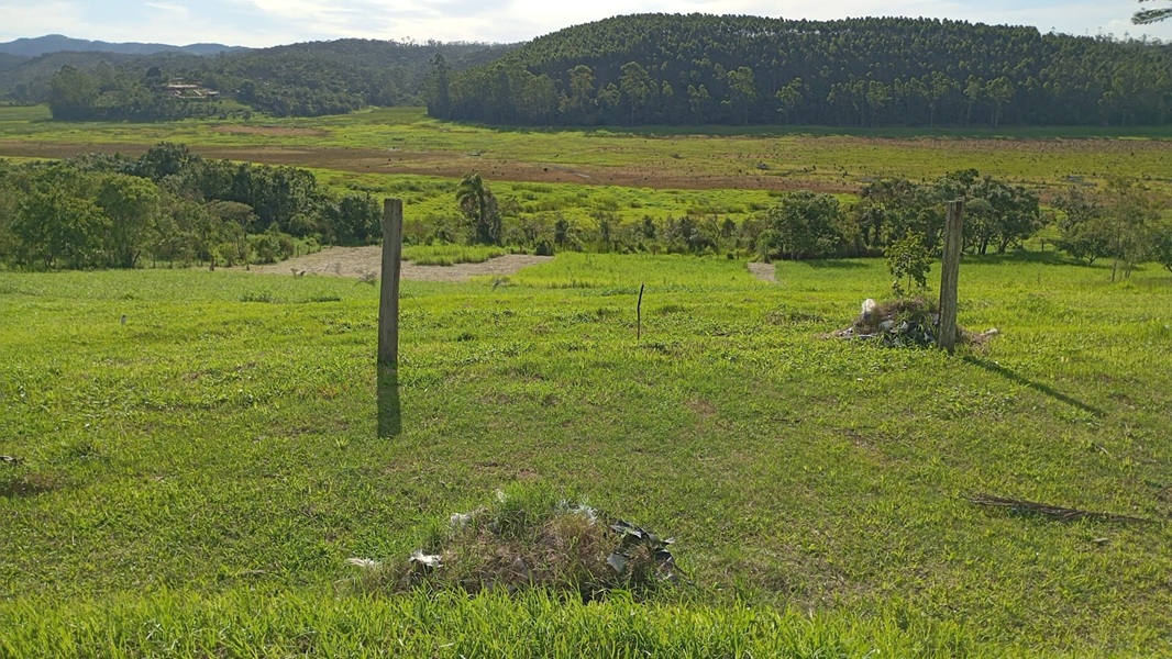 Chácara para alugar em taiaçupeba – fundo para represa